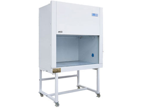 CLEAN BENCHES / LAMINAR FLOW CABINETS
